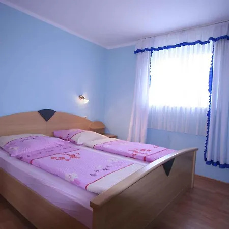 Apartment In Silo/insel Krk 13571